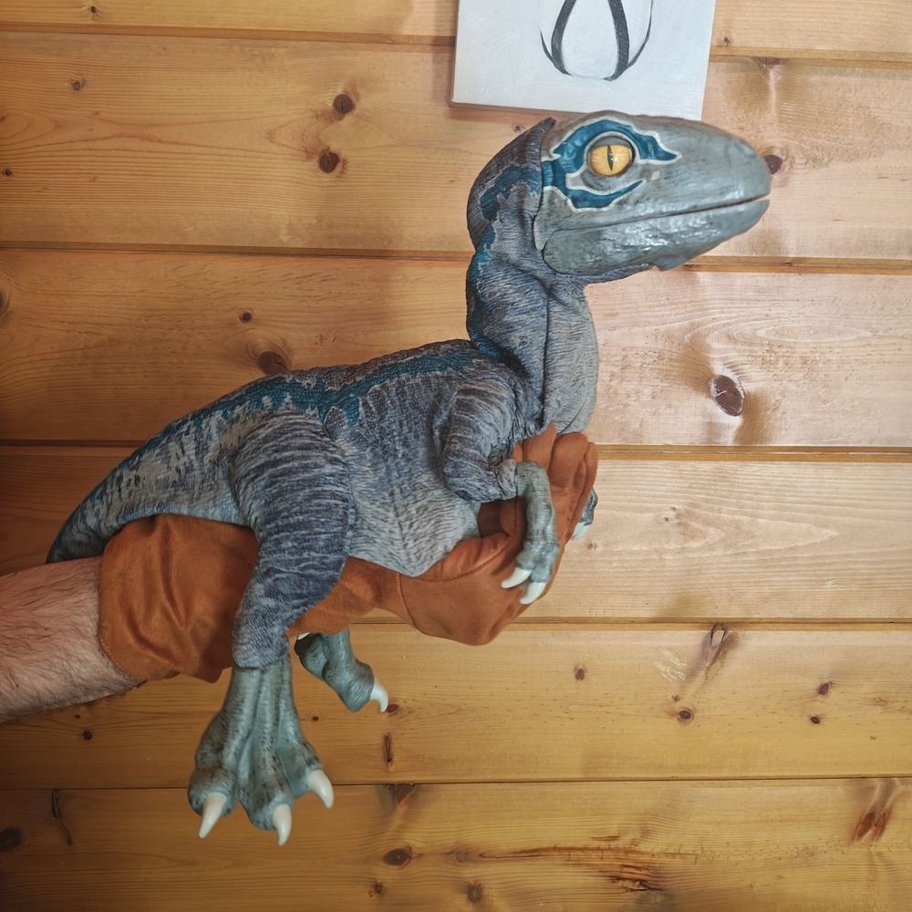 DAMAGED Wow Stuff Jurassic World RealFX Baby Blue Raptor Plush Puppet Animatroni
